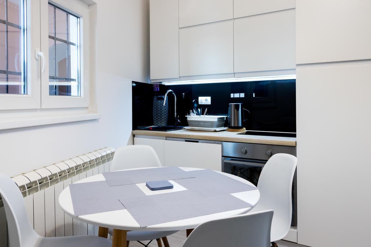 Comfortable & Lovely Apartment Belgrad Exteriör bild